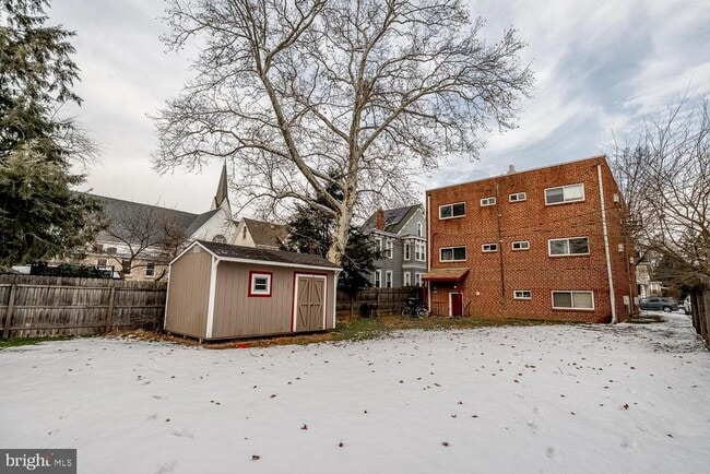 Building Photo - 517 Morgan Ave