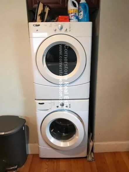 Building Photo - 1293 Cambridge St