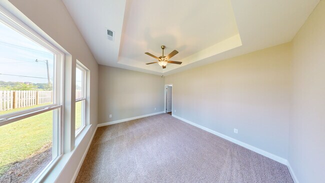 Building Photo - Midtown Oaks 13