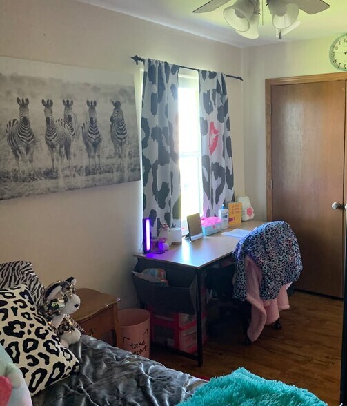 Secondary Bedroom - 6608 Radford Dr