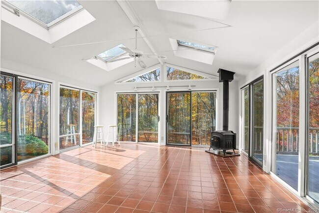 Building Photo - 202 S Bald Hill Rd