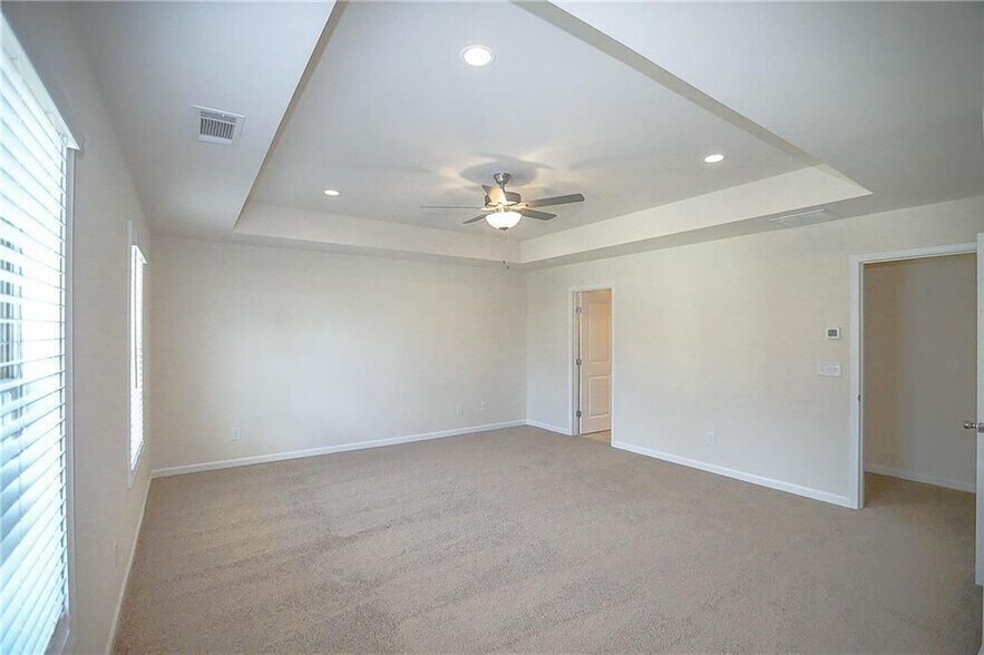 Building Photo - 327 Cashes Ct