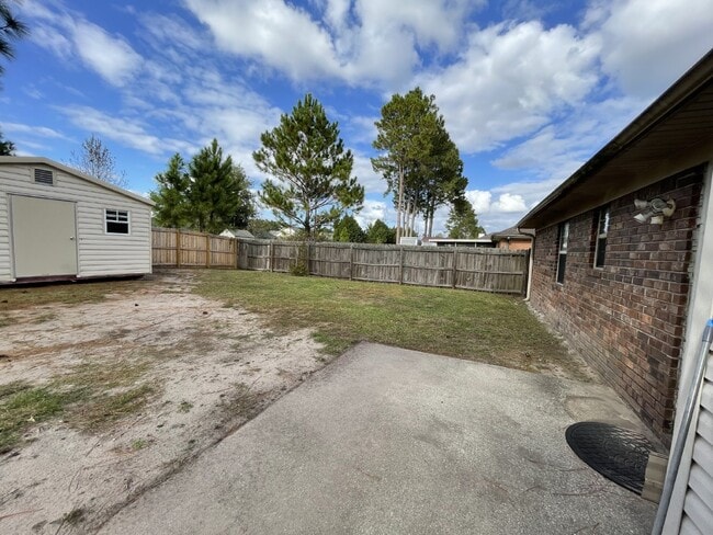 Building Photo - House for Rent