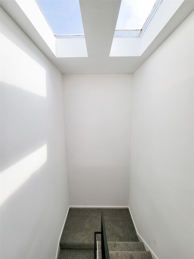 Building Photo - 2243 W Alabama St