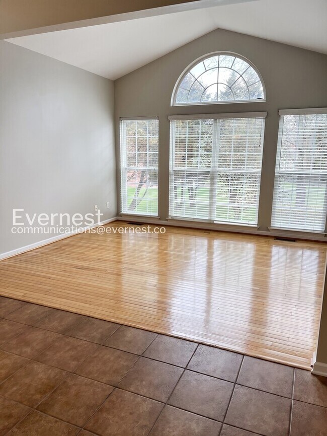 Building Photo - 743 Rolling Fork Dr