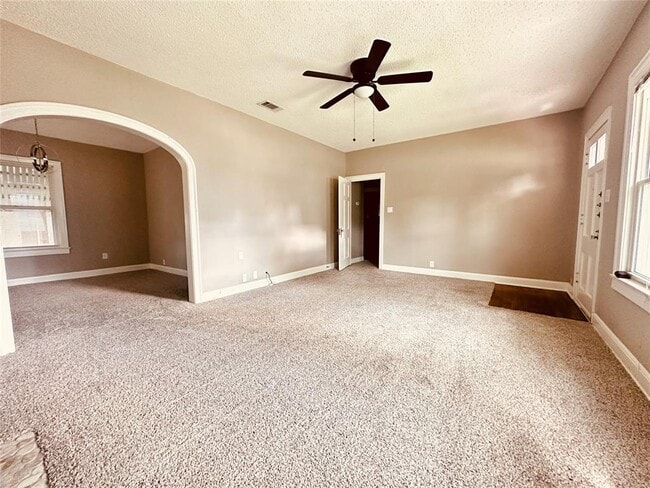 Building Photo - 916 E 37th St