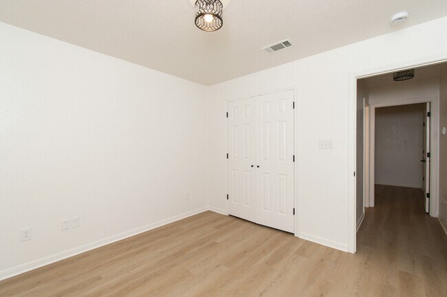 Building Photo - 2 Willow Ct