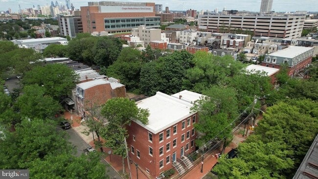 Building Photo - 457 S 6th St