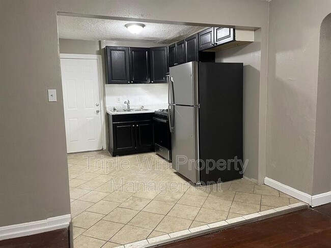 Building Photo - 2139 Kappel Dr
