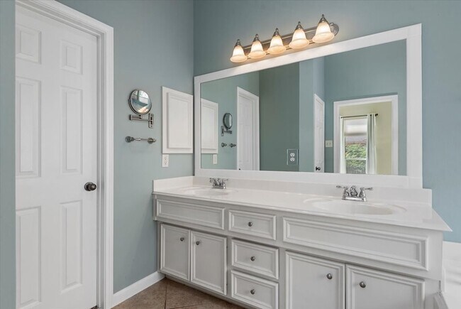 Building Photo - 26886 Treasures Ridge Dr