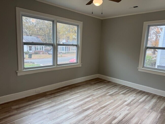 Building Photo - newly renovated 2 bedroom 1 bath home