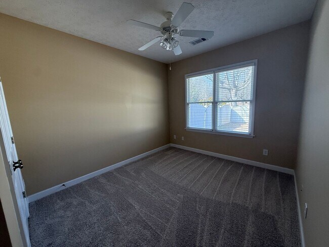 Building Photo - Great 3 Bedroom Twin Home in Ogletree Village