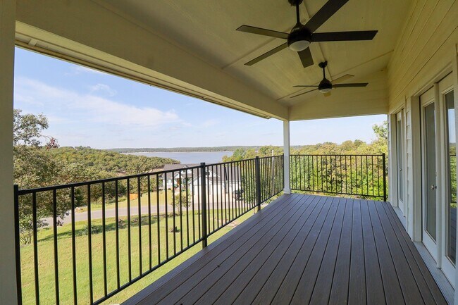 Building Photo - 4 Bed | 3 Bath on Keystone Lake!