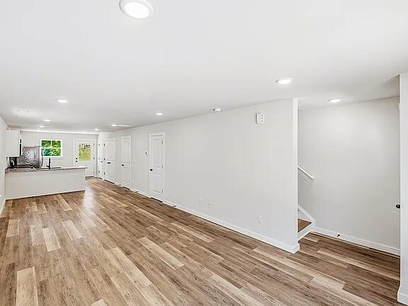 Building Photo - 261 Vanderbilt Rd