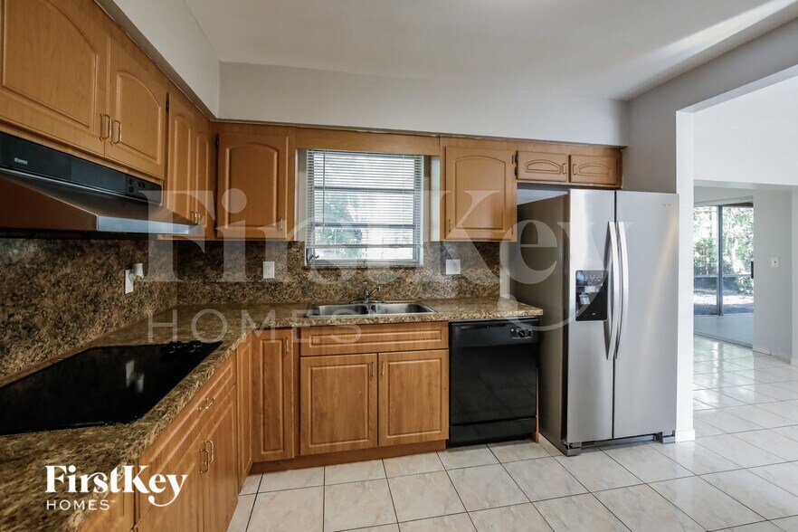 Building Photo - 621 SW 69th Terrace