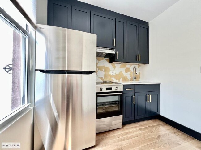 Building Photo - 3 bedroom in BROOKLYN NY 11220