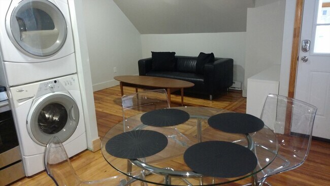 Building Photo - 12 Bennett St