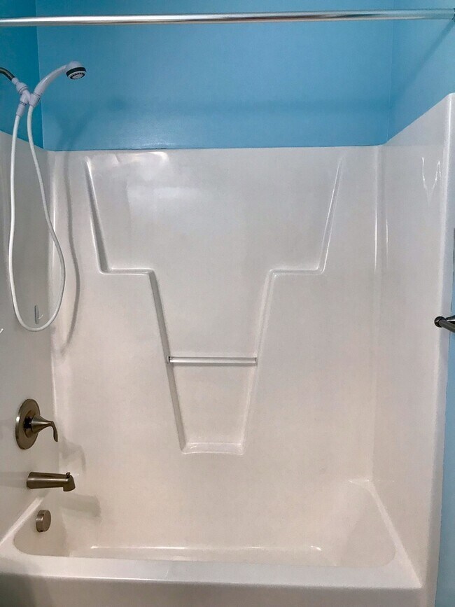 Building Photo - Rad in Raintree!