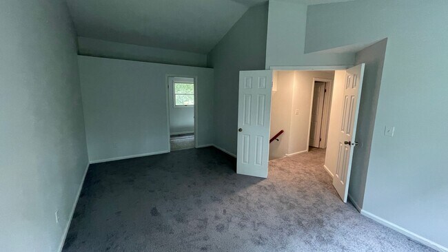 Building Photo - Spacious Chesterfield 2 Story