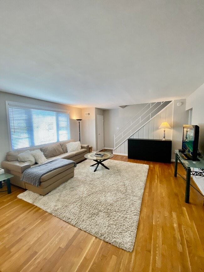 Building Photo - 5307 Pooks Hill Rd