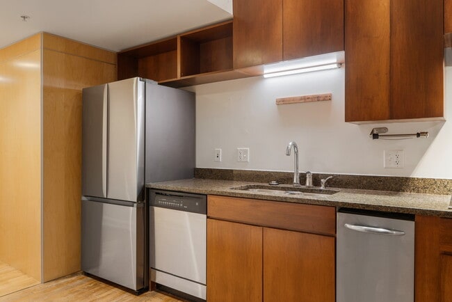 Building Photo - 106 N High St