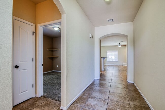 Building Photo - Beautiful East side House 3 bed-2.5 baths in front of Park