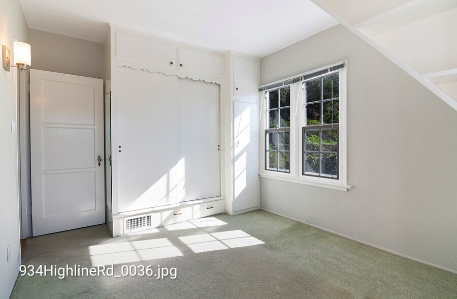Building Photo - 934 Highline Rd
