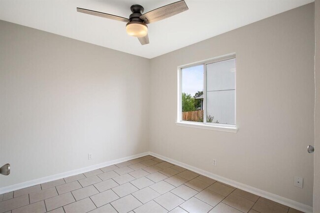 Building Photo - 809 Deercreek Ln