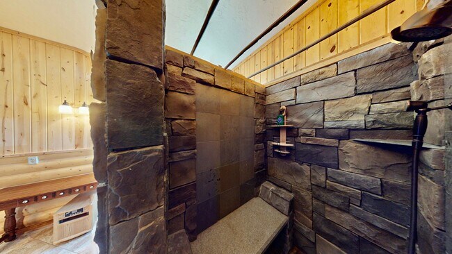 Building Photo - Beautiful Home on 10 Private Acres
