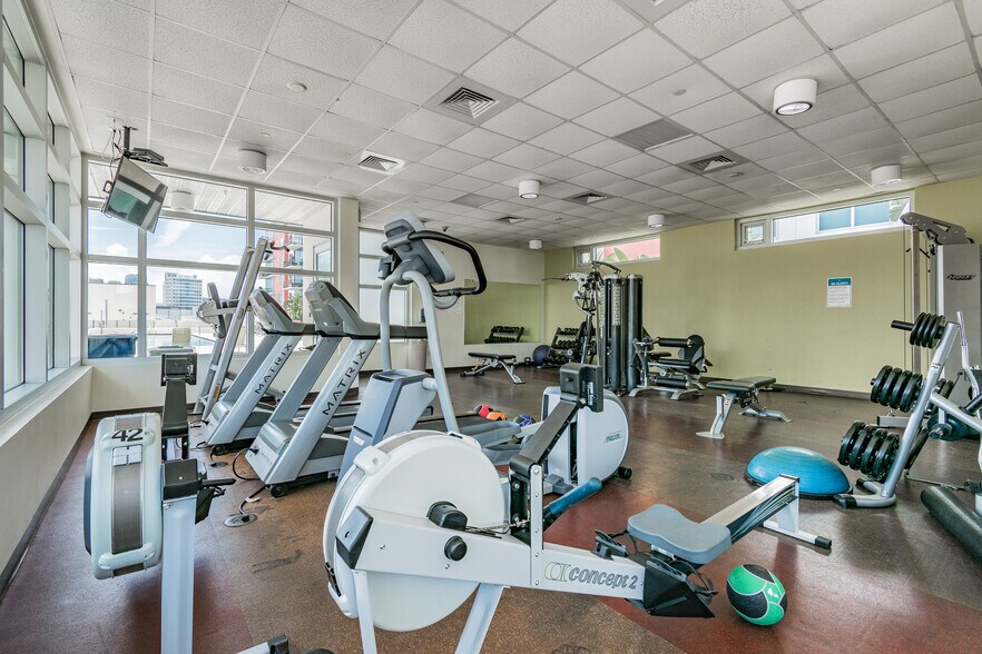 Fitness room - 1120 E Kennedy Blvd