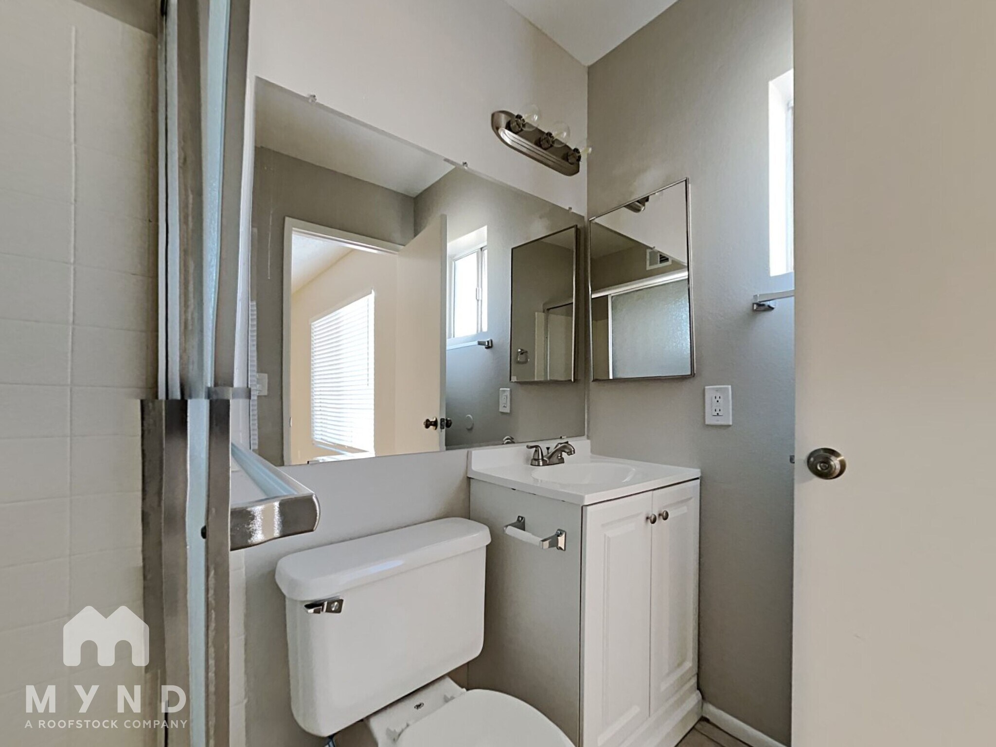 Building Photo - 11110 W Glenrosa Ave
