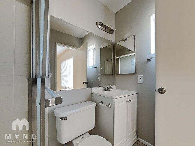 Building Photo - 11110 W Glenrosa Ave