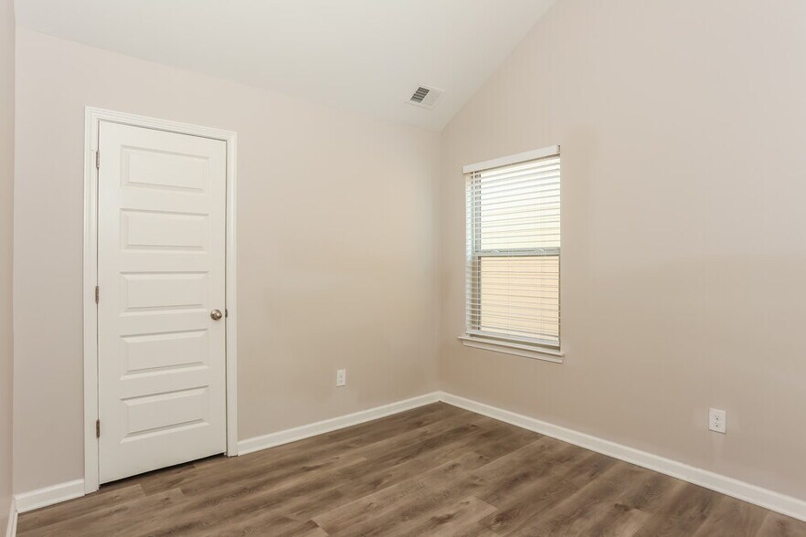 Building Photo - 5992 Nile Ct