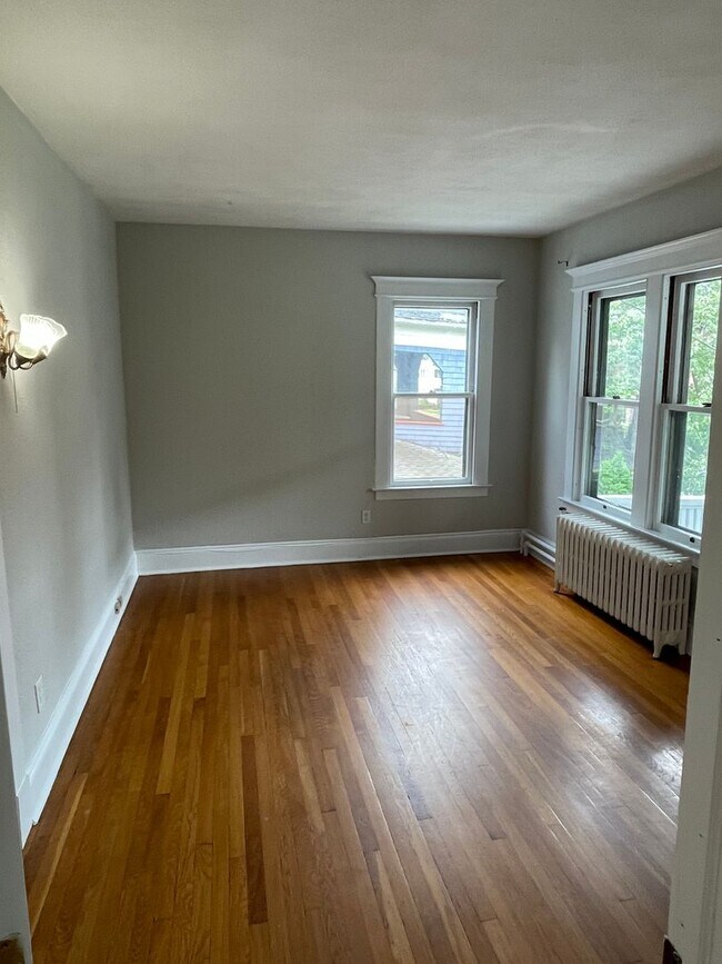 Building Photo - 135/137 Whitney