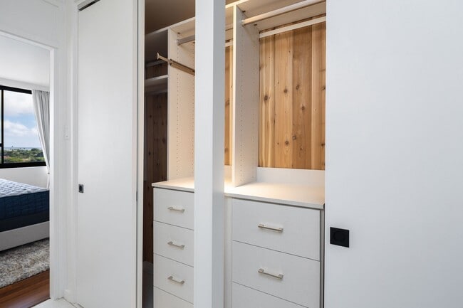 Building Photo - Regency at Kahala - Partially Furnished - 1 bedroom, 1 bathroom, 1 parking stall