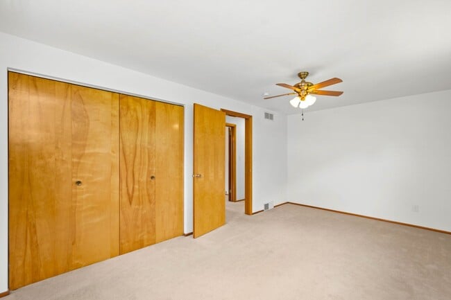 Building Photo - AVAILABLE OCT 1ST!! GORGEOUS 2 BEDROOM IN ...