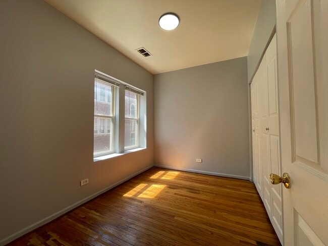 Building Photo - 1160 N Harding Ave