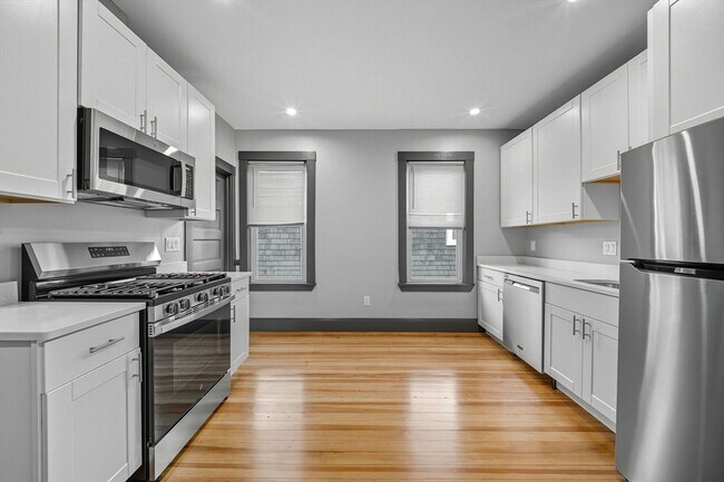 Building Photo - 24 Hinckley St