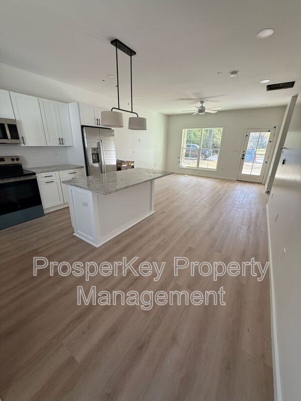 Building Photo - 3825 Mulberry Dr