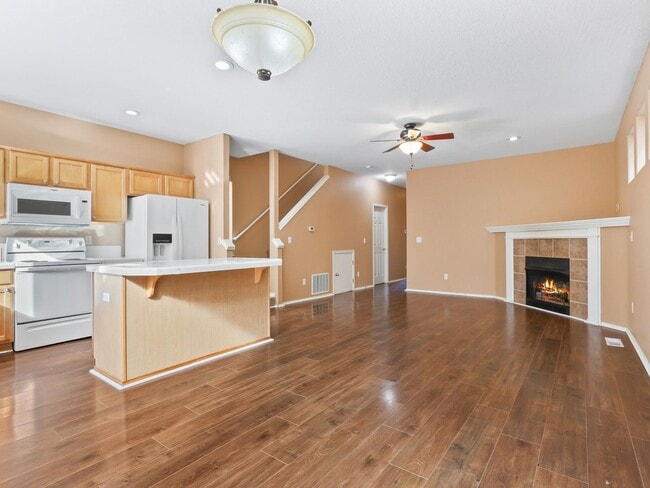 Building Photo - 3 Bed Home w/Recent Updates Attached Garag...