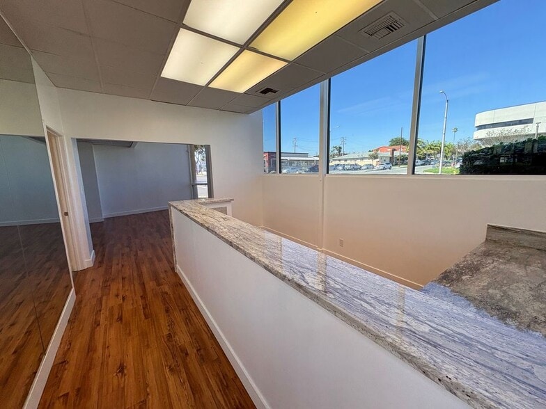 Building Photo - 1817 W Beverly Blvd