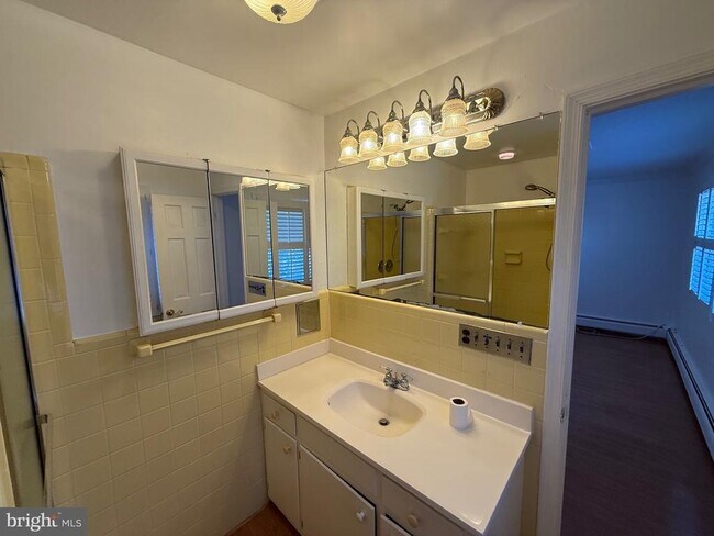 Building Photo - 9616 Burke View Ave