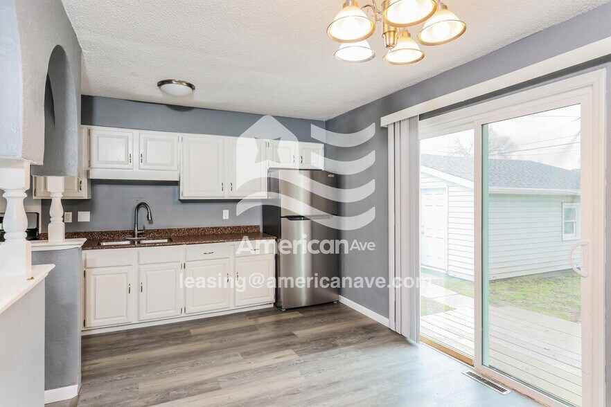 Building Photo - 722 9th Ave