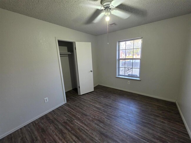 Building Photo - 47 Echo Ln