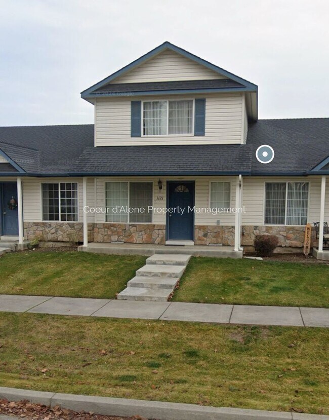 Primary Photo - 2 bed, 1.5 bath townhouse