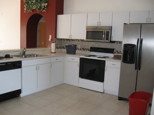 Building Photo - Beautiful 3/2 with a pool