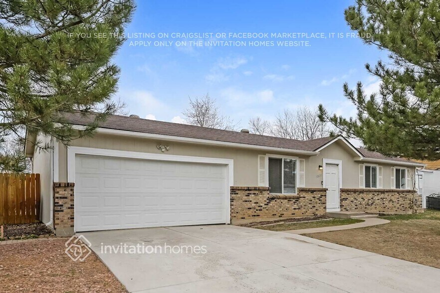 Building Photo - 10631 Queen St