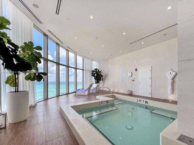 Building Photo - 15701 Collins Ave