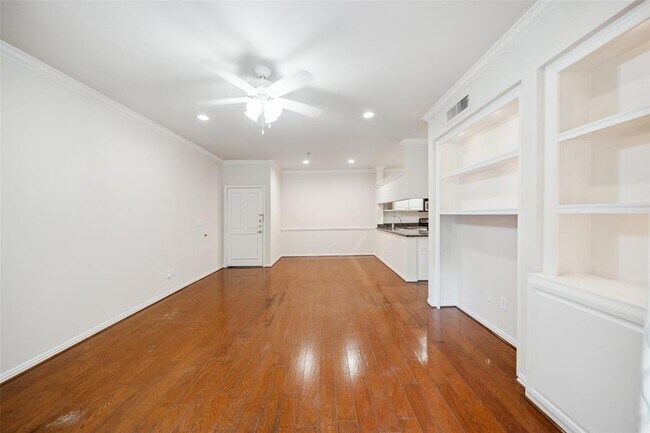 Building Photo - 2111 Welch St