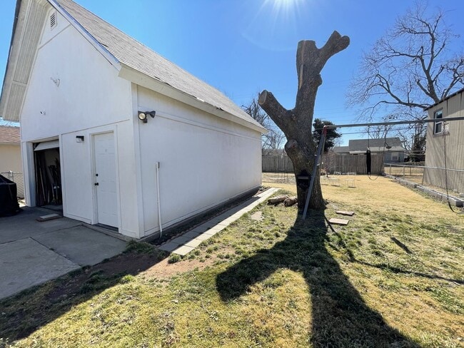 Building Photo - 2BD HOME IN CENTRAL NW OKC! Move in Ready with a large garage and loft! Coming soon!